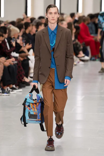Look 10